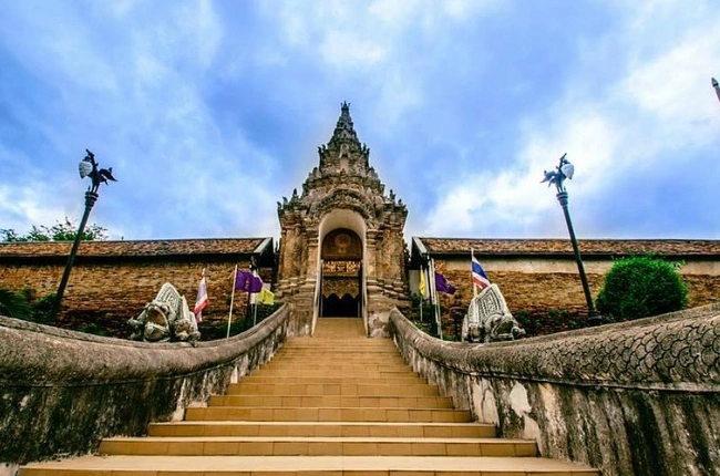 Chiang Rai - Wat Phrathat Lampang Luang