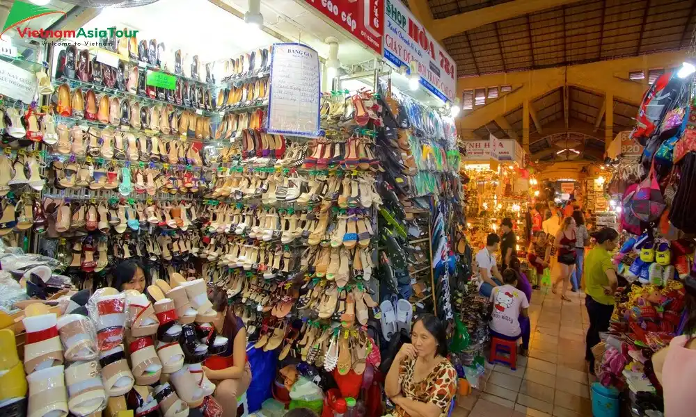 Mercancia en mercado de Ben Thanh