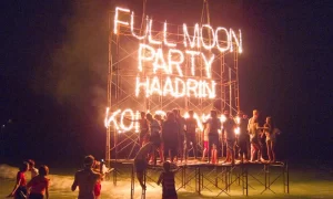 Festival de la luna llena en playa Haad Rin